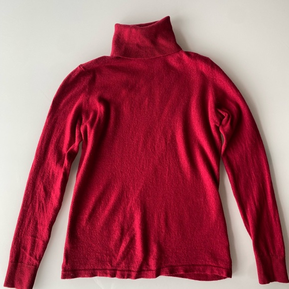Red merino wool turtleneck sweater - Picture 1 of 4